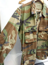 Charger l'image dans la galerie, Genuine US Airforce Camouflaged BDU Battledress Uniform - 33 to 37 Inch Chest - The Militaria Shop