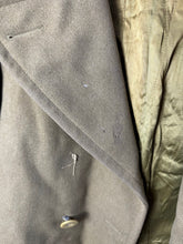 Load image into Gallery viewer, Original WW2 British Army Officers Private Purchase Jeep Greatcoat - 38" Ch - The Militaria Shop