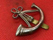 Load image into Gallery viewer, Original WW1 / WW2 British Army Light Infantry Volunteers Cap Badge - The Militaria Shop