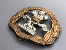 Lade das Bild in den Galerie-Viewer, Original WW1 British Army South Lancashire Prince of Wales Volunteers Cap Badge - The Militaria Shop