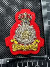 Charger l'image dans la galerie, British Army Yorkshire Volunteers Bullion Cap / Beret / Blazer Badge - UK Made - The Militaria Shop