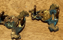 Load image into Gallery viewer, WW1 / WW2 Royal Army Pay Corps RAPC brass and white metal collar badges. - The Militaria Shop