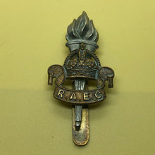 Load image into Gallery viewer, Original WW2 British Army Cap Badge - Royal Army Education Corps King's Cro - The Militaria Shop