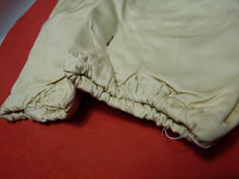 Load image into Gallery viewer, Original WW2 British Army Gunners Winter White Gloves - 1943 - The Militaria Shop