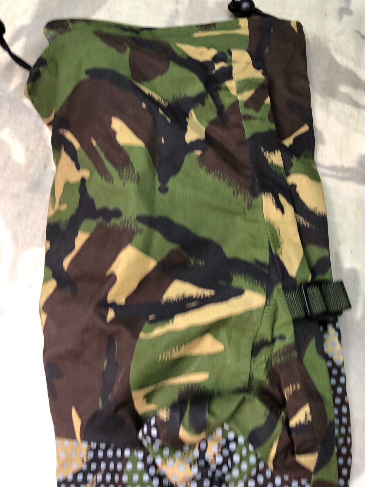Genuine British Army DPM Camouflaged Goretex Outer Mittens - Size - Medium - The Militaria Shop