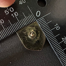 Lade das Bild in den Galerie-Viewer, York & Lancaster - NEW British Army Military Cap/Tie/Lapel Pin Badge - The Militaria Shop