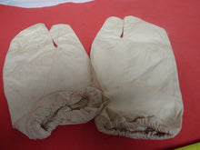 Load image into Gallery viewer, Original WW2 British Army Gunners Winter White Gloves - 1942 - The Militaria Shop