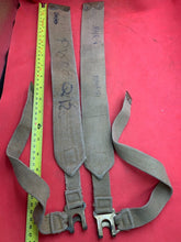 Charger l'image dans la galerie, Original WW2 Pattern British Army L Straps Pair - 37 Pattern Webbing Haversack - The Militaria Shop