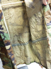 Charger l'image dans la galerie, Genuine US Army Camouflaged BDU Battledress Uniform - Max 37 Inch Chest - The Militaria Shop
