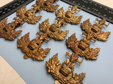 Lade das Bild in den Galerie-Viewer, Original British Army Queens Own Royal Glasgow Yeomanry Regiment Cap Badge - The Militaria Shop
