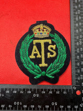 Lade das Bild in den Galerie-Viewer, British Army Bullion Embroidered Blazer Badge - ATS - Auxiliary Territorial Serv - The Militaria Shop