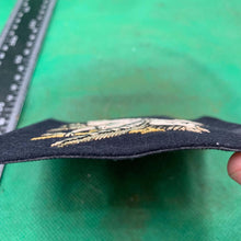 Lade das Bild in den Galerie-Viewer, British Army Bullion Embroidered Blazer Badge - Paratrooper Airborne - The Militaria Shop