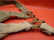 Charger l'image dans la galerie, Original WW2 Pattern British Army L Straps Pair - 37 Pattern Webbing Haversack - The Militaria Shop