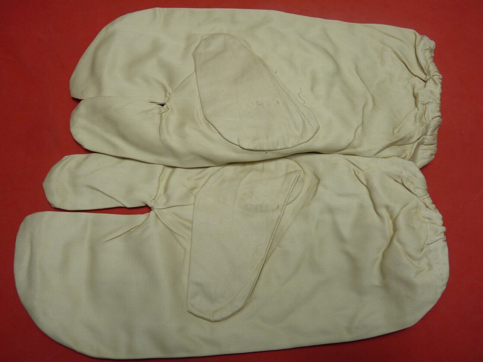 Original WW2 British Army Gunners Winter White Gloves - Dated 1942 - The Militaria Shop