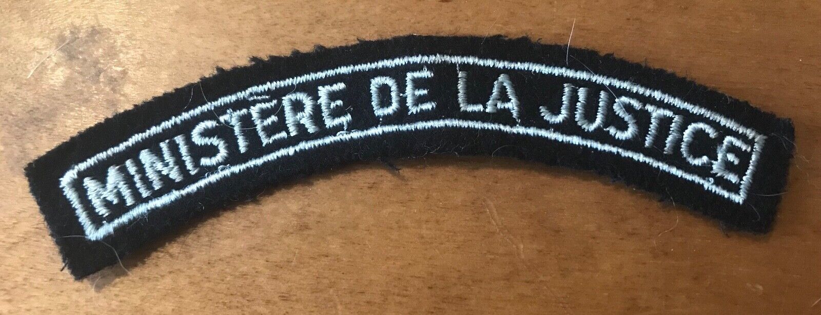 Canadian Army Shoulder Title for the legal dept - Ministere de la Justice - The Militaria Shop