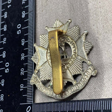 Load image into Gallery viewer, Original WW2 British Army Bedfordshire & Hertfordshire Regiment Cap Badge - The Militaria Shop