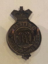 Lade das Bild in den Galerie-Viewer, Original Victorian Crown British Army Grenadier Guards Cap Badge - The Militaria Shop