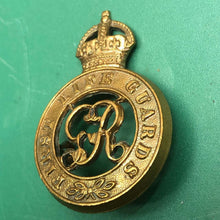 Load image into Gallery viewer, Original WW1 British Army Life Guards Cap Badge George V - The Militaria Shop
