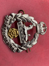 Load image into Gallery viewer, WW1 / WW2 British Army - East Lancashire Regiment White Metal/Brass Cap Badge. - The Militaria Shop