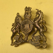 Lade das Bild in den Galerie-Viewer, Original WW2 British Army General Service Brooched Gilt Badge - The Militaria Shop