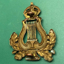 Load image into Gallery viewer, Original WW2 British Army Musicians Cap Badge - The Militaria Shop