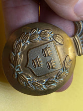 Charger l'image dans la galerie, Original British Army Victorian Royal Munster Fusiliers Glengarry Badge - The Militaria Shop