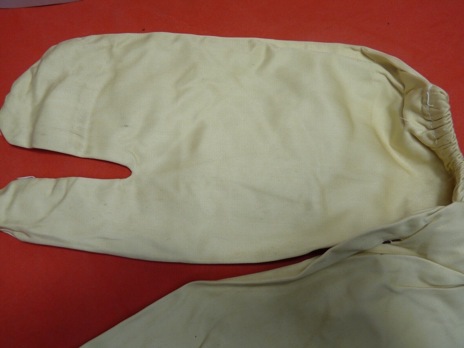 Original WW2 British Army Gunners Winter White Gloves - Dated 1942 - The Militaria Shop