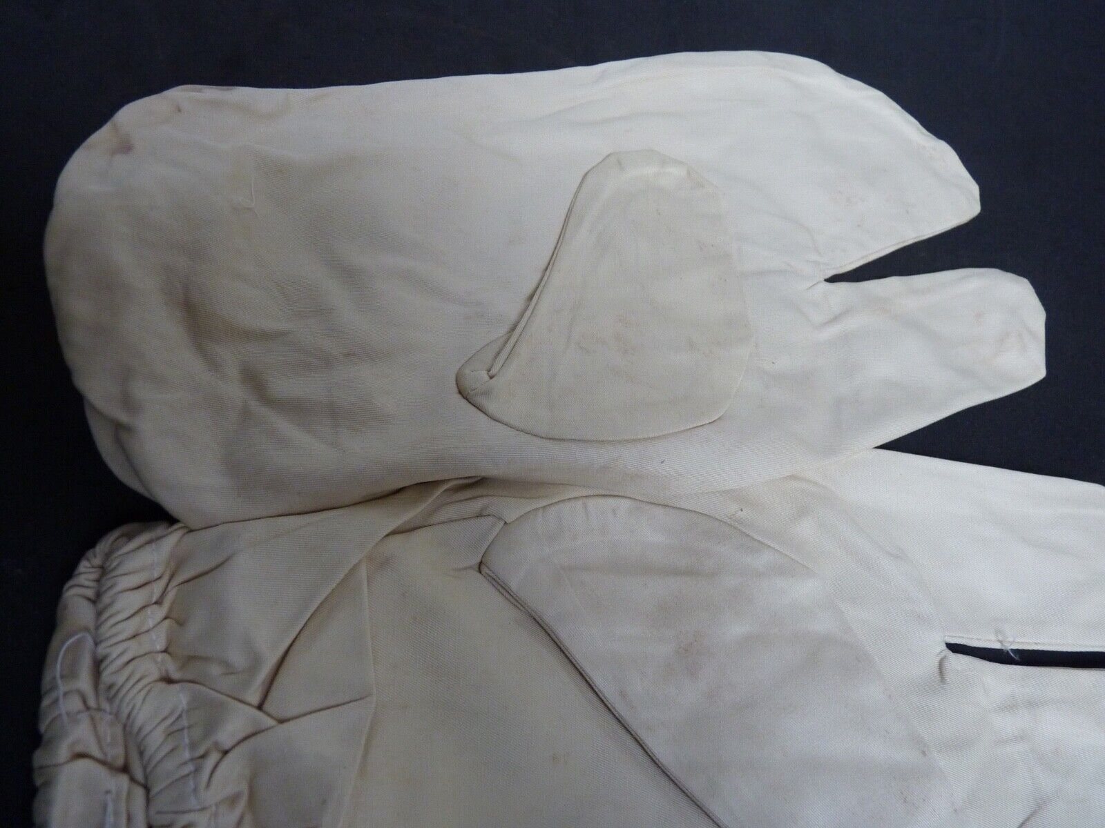 Original WW2 British Army Gunners Winter White Gloves - The Militaria Shop