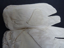 Load image into Gallery viewer, Original WW2 British Army Gunners Winter White Gloves - The Militaria Shop