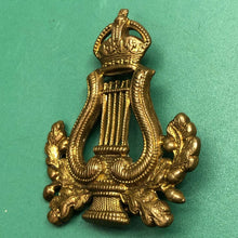Load image into Gallery viewer, Original WW2 British Army Musicians Cap Badge - The Militaria Shop