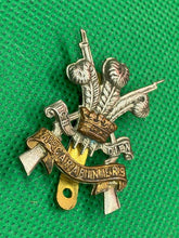 Load image into Gallery viewer, Original WW1 / WW2 British Army - 3rd Carabiniers Cap Badge - The Militaria Shop