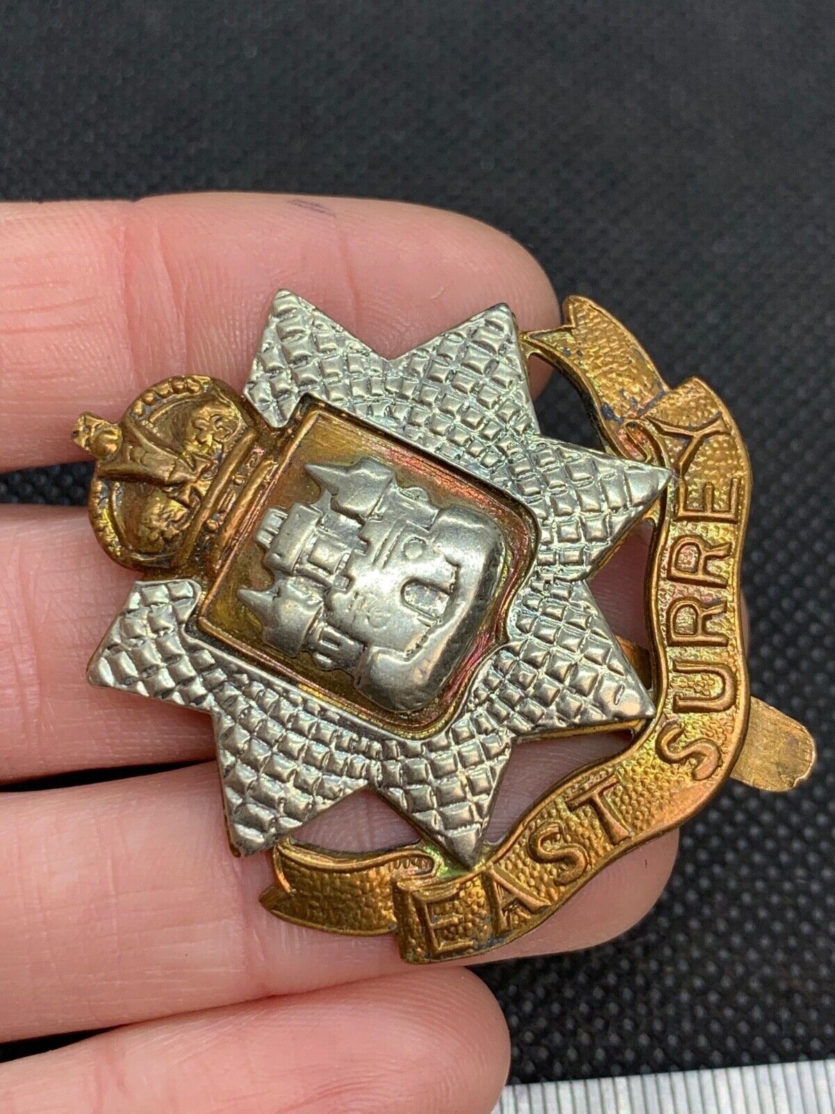 Original WW2 British Army East Surrey Kings Crown Brass Cap Badge - The Militaria Shop