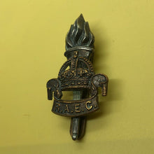 Load image into Gallery viewer, Original WW2 British Army Cap Badge - Royal Army Education Corps King's Cro - The Militaria Shop