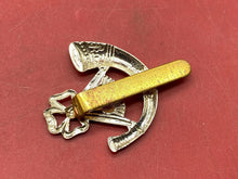 Load image into Gallery viewer, WW1 / WW2 British Army Light Infantry Regiment Cap Badge. - The Militaria Shop