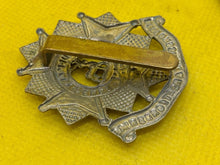Load image into Gallery viewer, WW1 / WW2 British Army BEDFORDSHIRE & HERTFORDSHIRE White Metal Cap Badge. - The Militaria Shop
