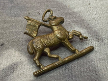 Load image into Gallery viewer, Original WW1 / WW2 British Army - Queen's West Surrey Regiment Collar Badge - The Militaria Shop