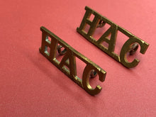Load image into Gallery viewer, Original WW1/WW2 British Army HAC Honourable Artillery Company Shoulder Titles - The Militaria Shop