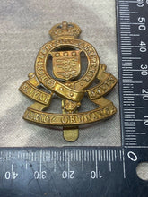 Lade das Bild in den Galerie-Viewer, Original WW1 / WW2 British Army Royal Army Ordnance Corps Cap Badge - The Militaria Shop