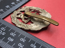 Load image into Gallery viewer, Original WW2 British Army Hampshire Regiment Cap Badge - The Militaria Shop
