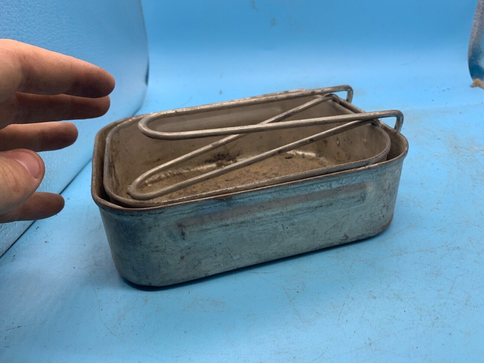 Original WW2 British Army Soldiers Mess Tin Set - Two Piece - Fold Out Handles - The Militaria Shop