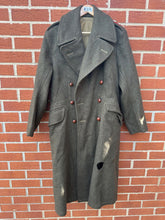 Load image into Gallery viewer, Original WW2 British Army Officers Greatcoat - Captain Rank Pips - 38" Ches - The Militaria Shop