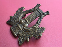 Load image into Gallery viewer, Original WW2 British Army Musicians Cap Badge - The Militaria Shop