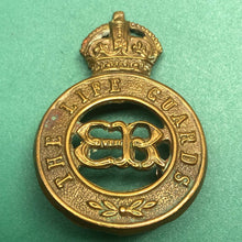 Load image into Gallery viewer, Original British Army Edward VIII The Life Guards Cap Badge - The Militaria Shop