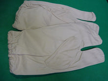 Load image into Gallery viewer, Original WW2 British Army Gunners Winter White Gloves - The Militaria Shop