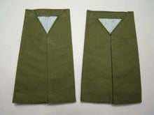 Lade das Bild in den Galerie-Viewer, QRH Royal Horse OD Green Rank Slides / Epaulette Pair Genuine British Army - NEW - The Militaria Shop