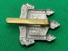 Charger l'image dans la galerie, British Army - The Cambridgeshire Regiment Cap Badge - The Militaria Shop