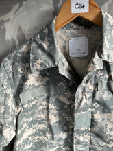 Charger l'image dans la galerie, Vintage US Army Combat Uniform Tactical Digital Camouflage Jacket - 40" Che - The Militaria Shop