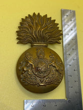Charger l'image dans la galerie, Original British Army Queen's Crown Royal Scots Fusiliers Glengarry Badge - The Militaria Shop