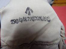Load image into Gallery viewer, Original WW2 British Army Gunners Winter White Gloves - The Militaria Shop