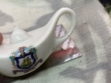 Lade das Bild in den Galerie-Viewer, Original Vintage Crested China Ware Magic Lamp - RYDE - Isle of Wight - The Militaria Shop